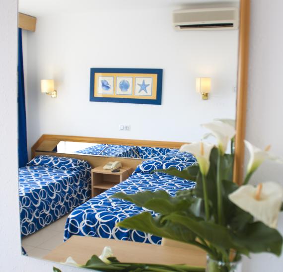 Habitación Cuádruple (2 adultos + 2 niños)