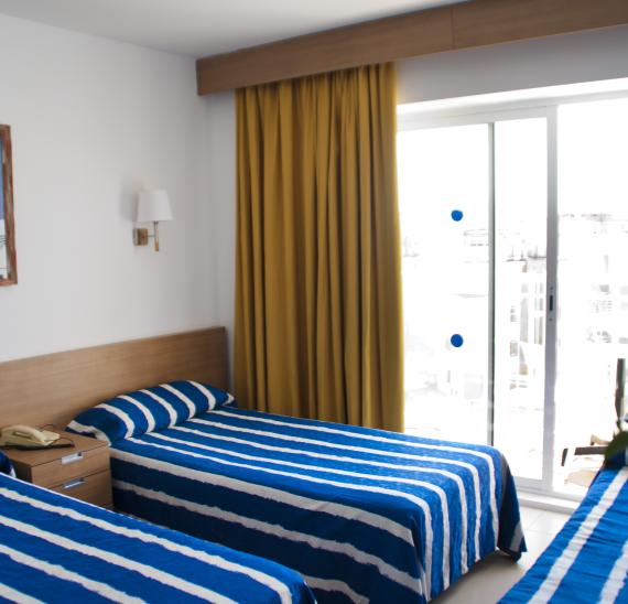 Habitación Cuádruple (2 adultos + 2 niños)